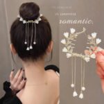 White garland tassel ball clip