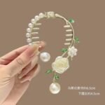 2 White Roses Pearl Pendant